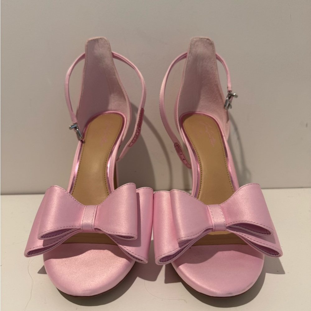 The most perfect pink bow heels worn once! Size 8